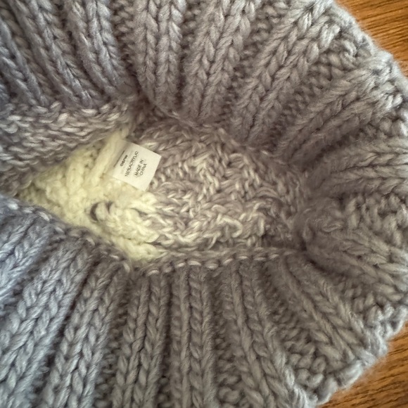 Adidas cable knit toboggan. Varied shapes of Gray. One Size Fits All. - Picture 2 of 4